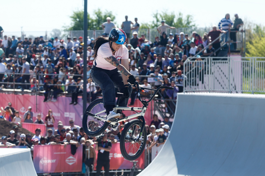 Macarena Pérez obtiene la medalla  de plata en Los Juegos Suramericanos BMX Freestyle